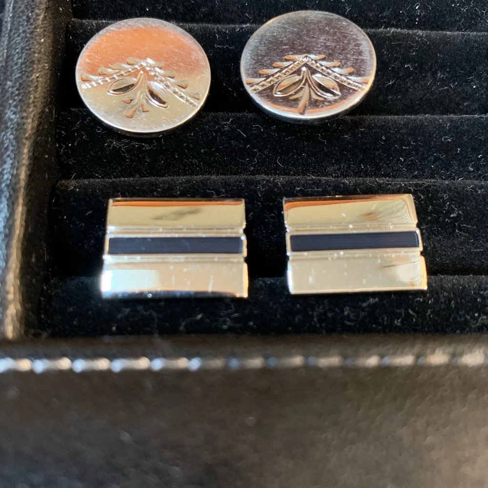Four pair vintage cufflinks, and one tie pin